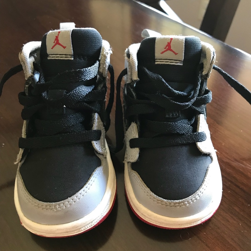 Nike baby shoes size 4